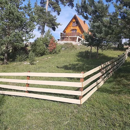 Ljeljen Koliba Chalé *